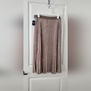 Nwt Vince Camuto pleated midi skirt in cafe/white Size Large